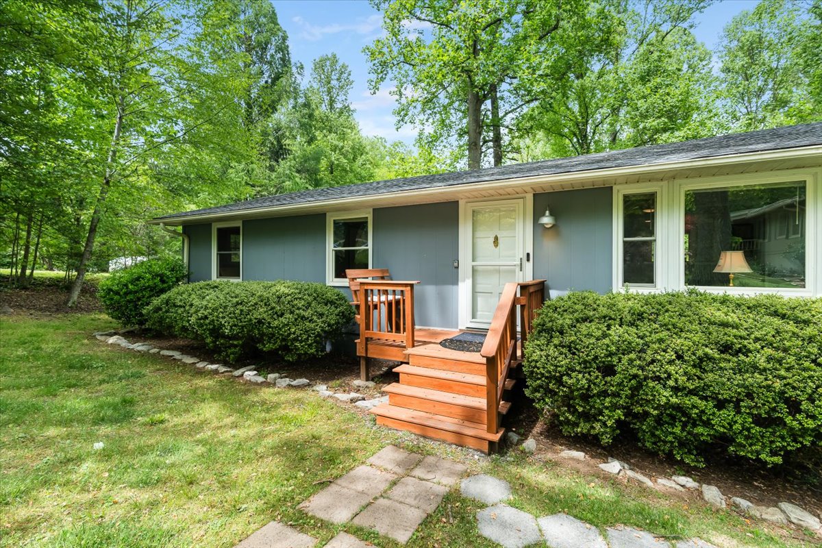 Mountain Song Manor — front porch and entry